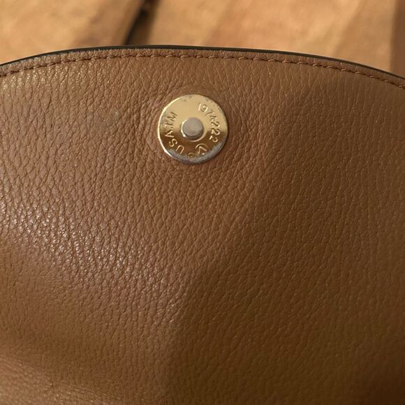 Michael Kors Tan Mott Logo Adjustable Buckle Magnet Crossbody and Zip Wallet - Picture 8 of 16